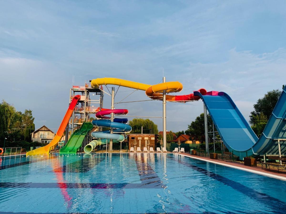 Barack Thermal & Natura Apartments Tiszakecske Ngoại thất bức ảnh