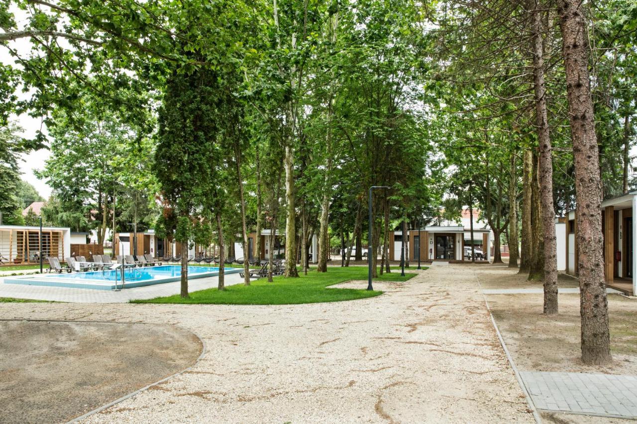 Barack Thermal & Natura Apartments Tiszakecske Ngoại thất bức ảnh