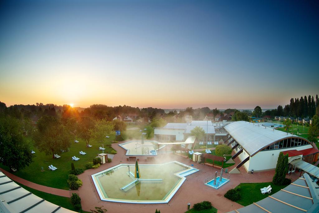 Barack Thermal & Natura Apartments Tiszakecske Ngoại thất bức ảnh